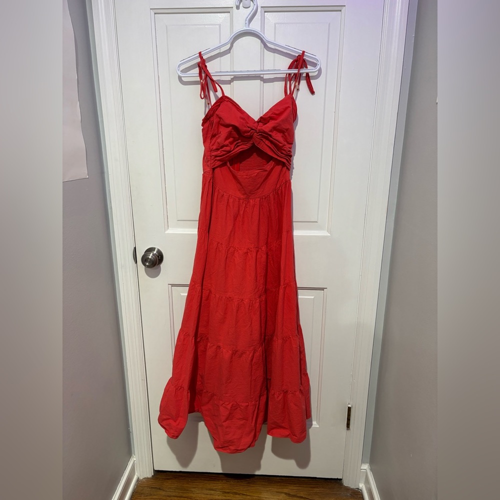 Princess Polly maxi dress
Size: US 6 Color: reddish/orange